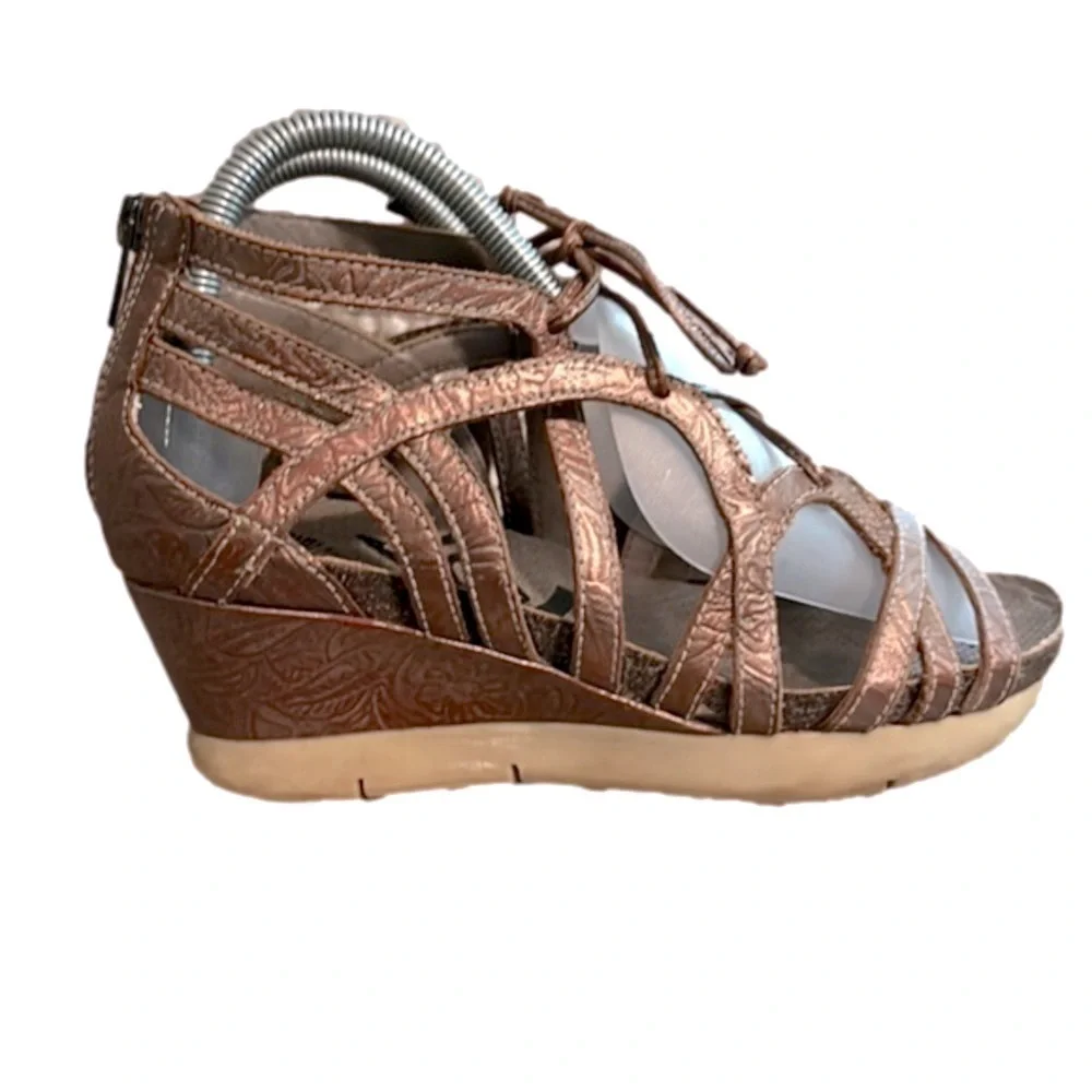 OTBT Women's Nomadic Sandal color hickory 7.5 EUC